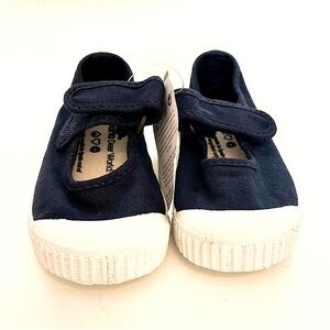 NWT Victoria Shoes T-Straps Canvas Shoes in Marino/Navy Size: 21/Toddler 5.5